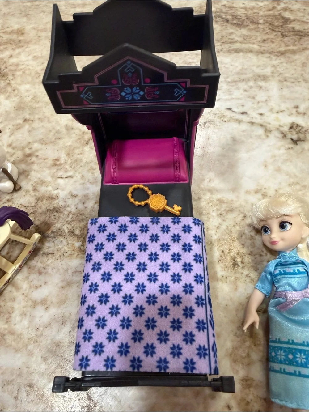 Disney Frozen Once Upon a Story Elsa Mini Doll Playset
